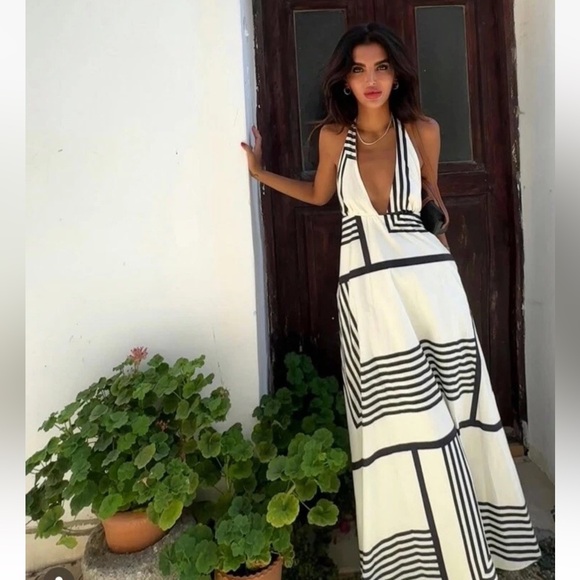 Zara Dresses & Skirts - Zara Black and White Backless Dress Small NWT GORGEOUS